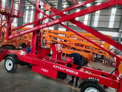 曲臂式升降機(jī)