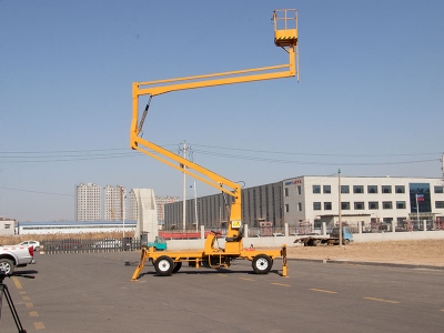 曲臂式升降機(jī)定制案例