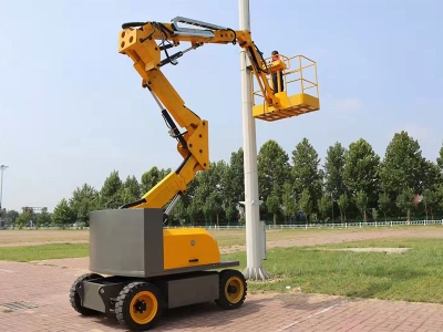 自行曲臂式升降機