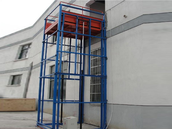 導(dǎo)軌式升降機(jī)