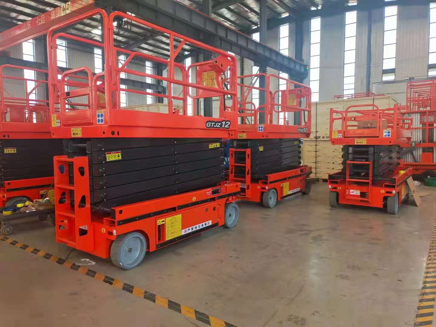 移動剪叉式升降機