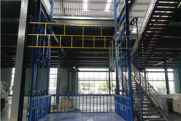 導(dǎo)軌式升降平臺