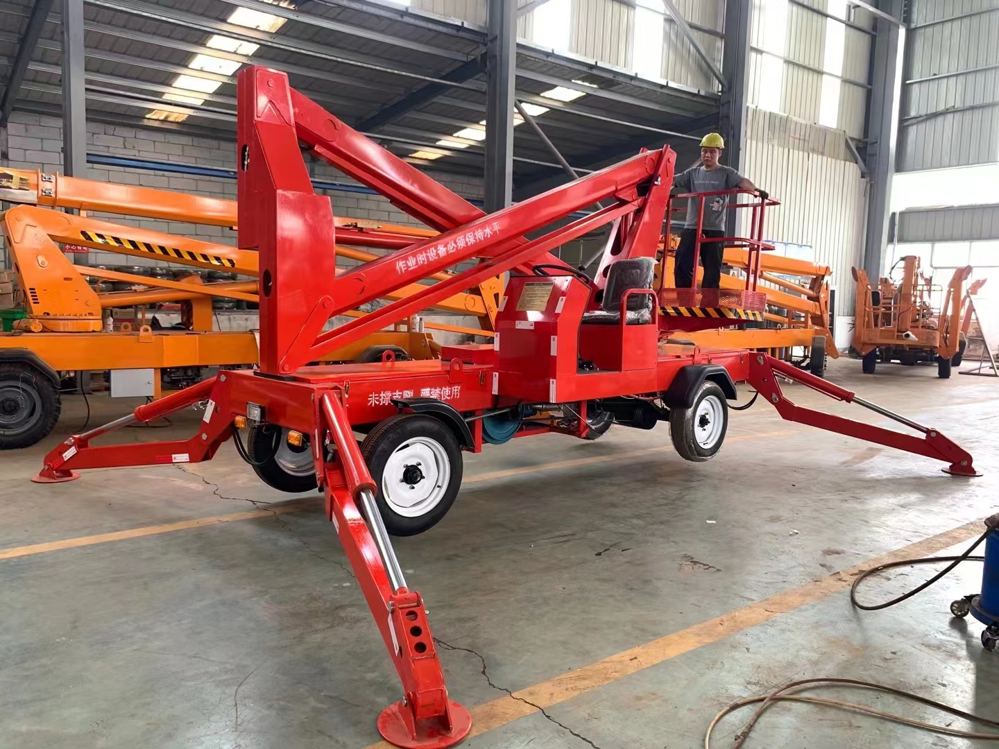 移動(dòng)升降機(jī)價(jià)格